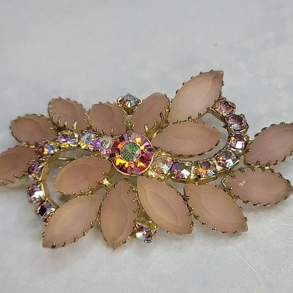 Vintage Juliana D&E Frosted Pink Navette & Aurora Borealis Brooch - Picture 2 of 3